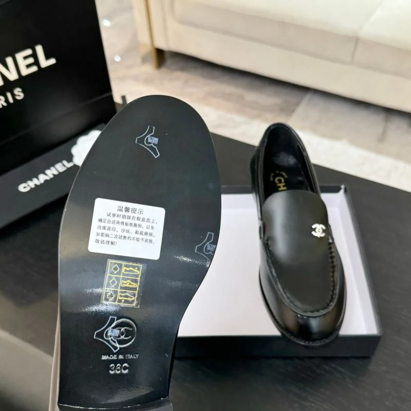 Practical Chanel Low Shoes 20309