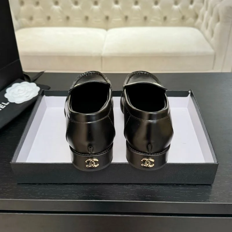 Practical Chanel Low Shoes 20309