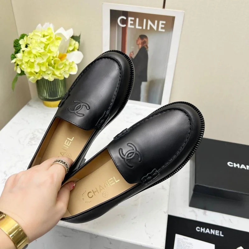 Chanel Low Shoes Lightweight 20301