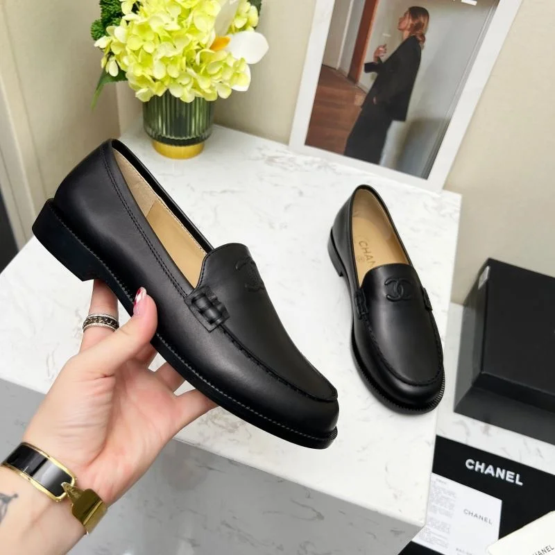 Chanel Low Shoes Lightweight 20301
