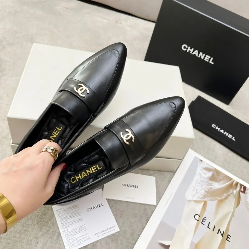 FashionForward Chanel Low Shoes 20303