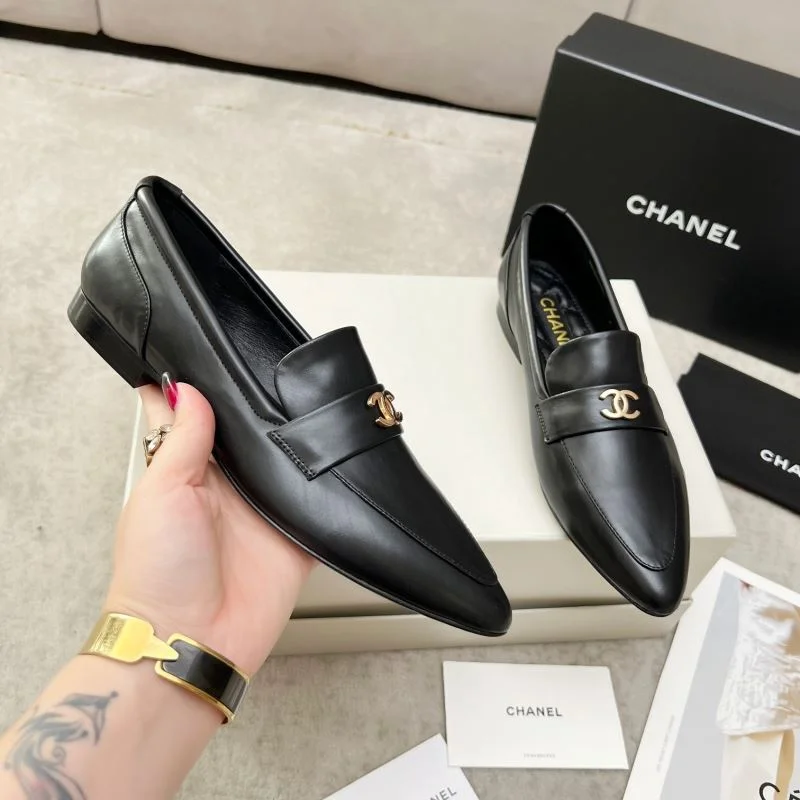 FashionForward Chanel Low Shoes 20303