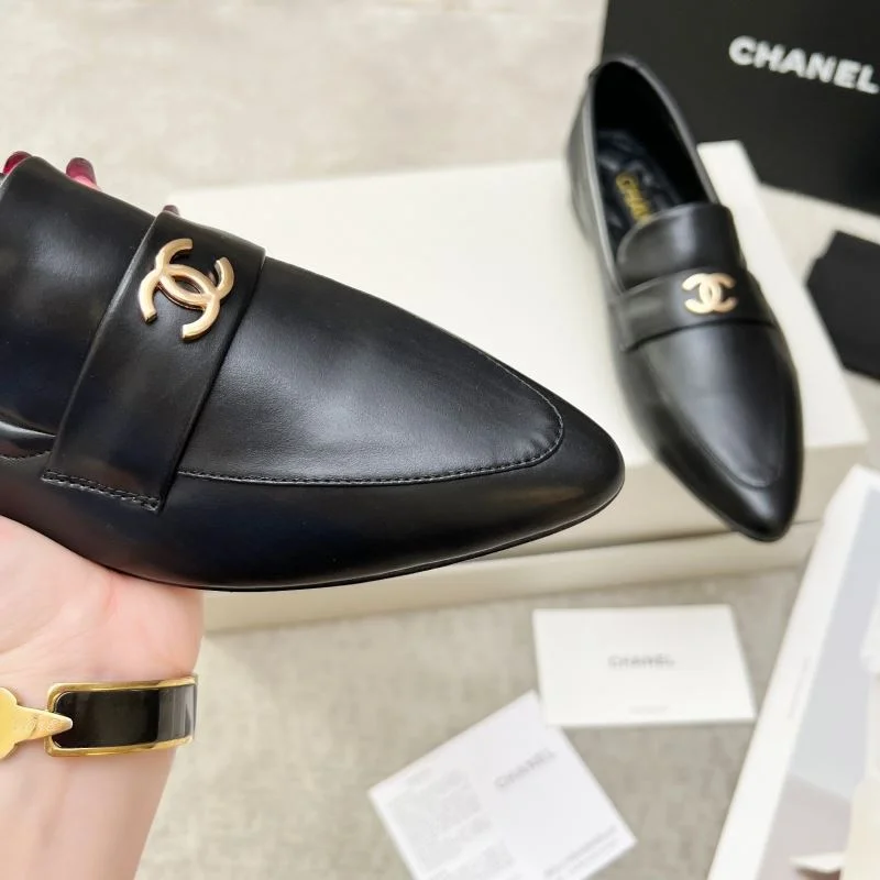 FashionForward Chanel Low Shoes 20303