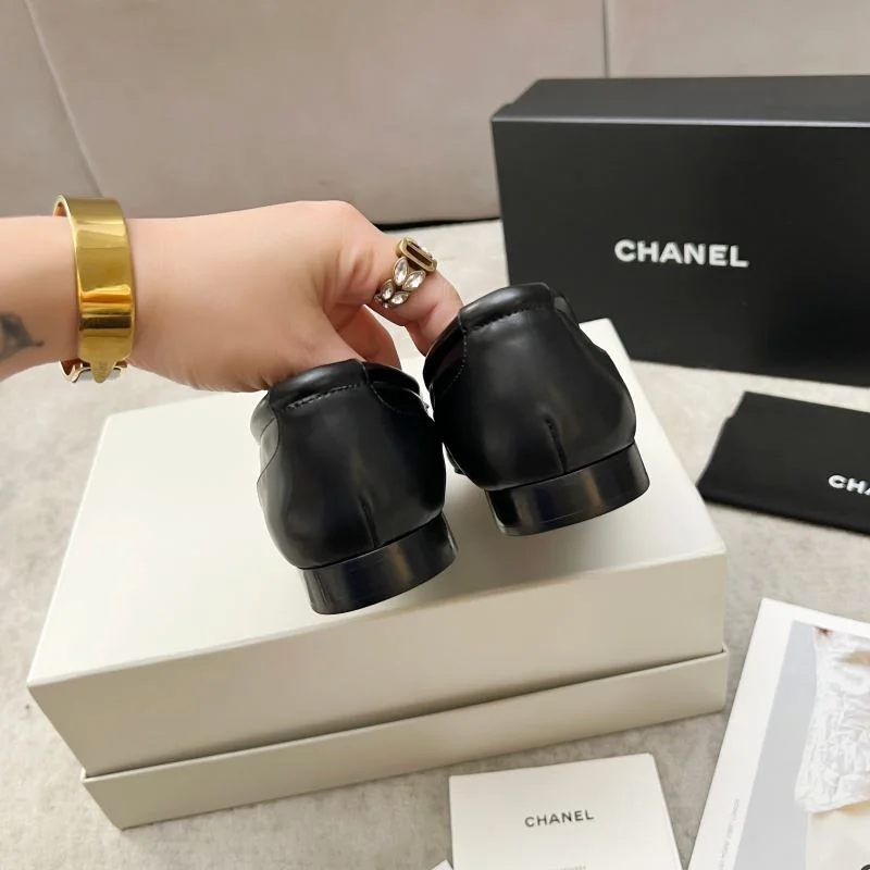 FashionForward Chanel Low Shoes 20303