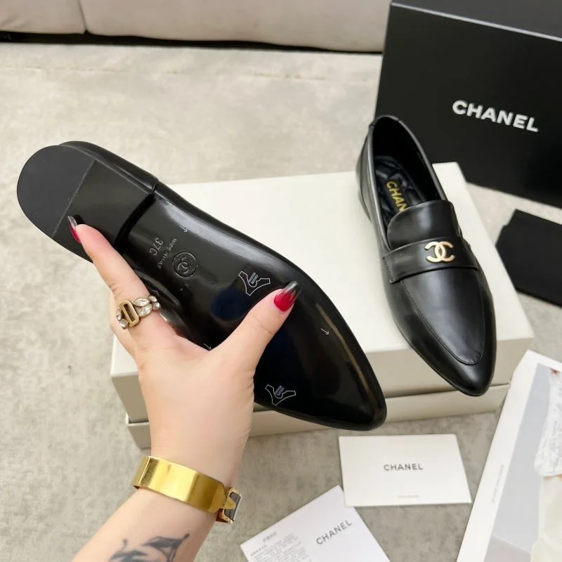FashionForward Chanel Low Shoes 20303
