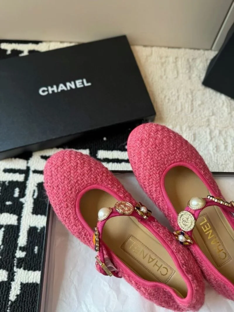 Elegant Chanel Low Shoes 20292