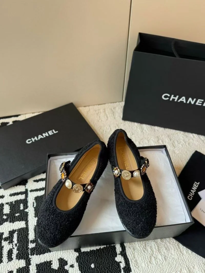 EyeCatching Chanel Low Shoes 20282