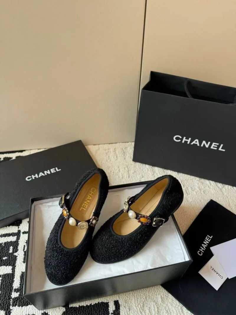 EyeCatching Chanel Low Shoes 20282