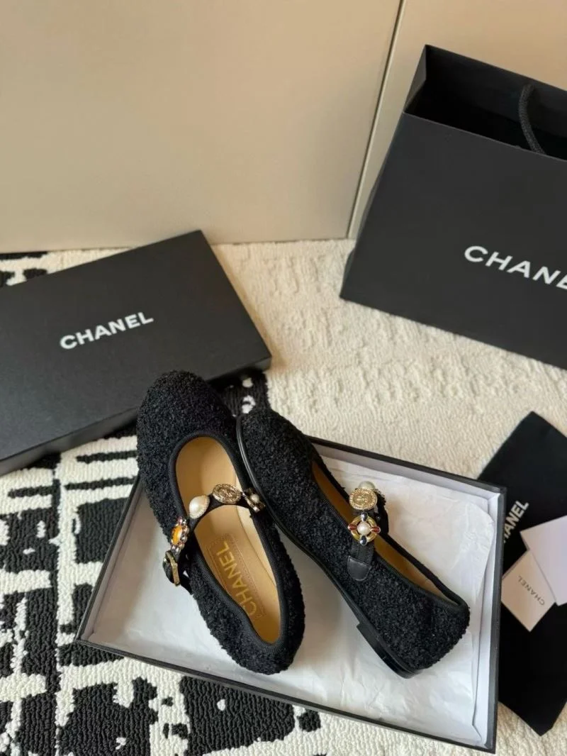 EyeCatching Chanel Low Shoes 20282