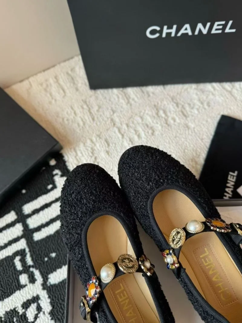 EyeCatching Chanel Low Shoes 20282