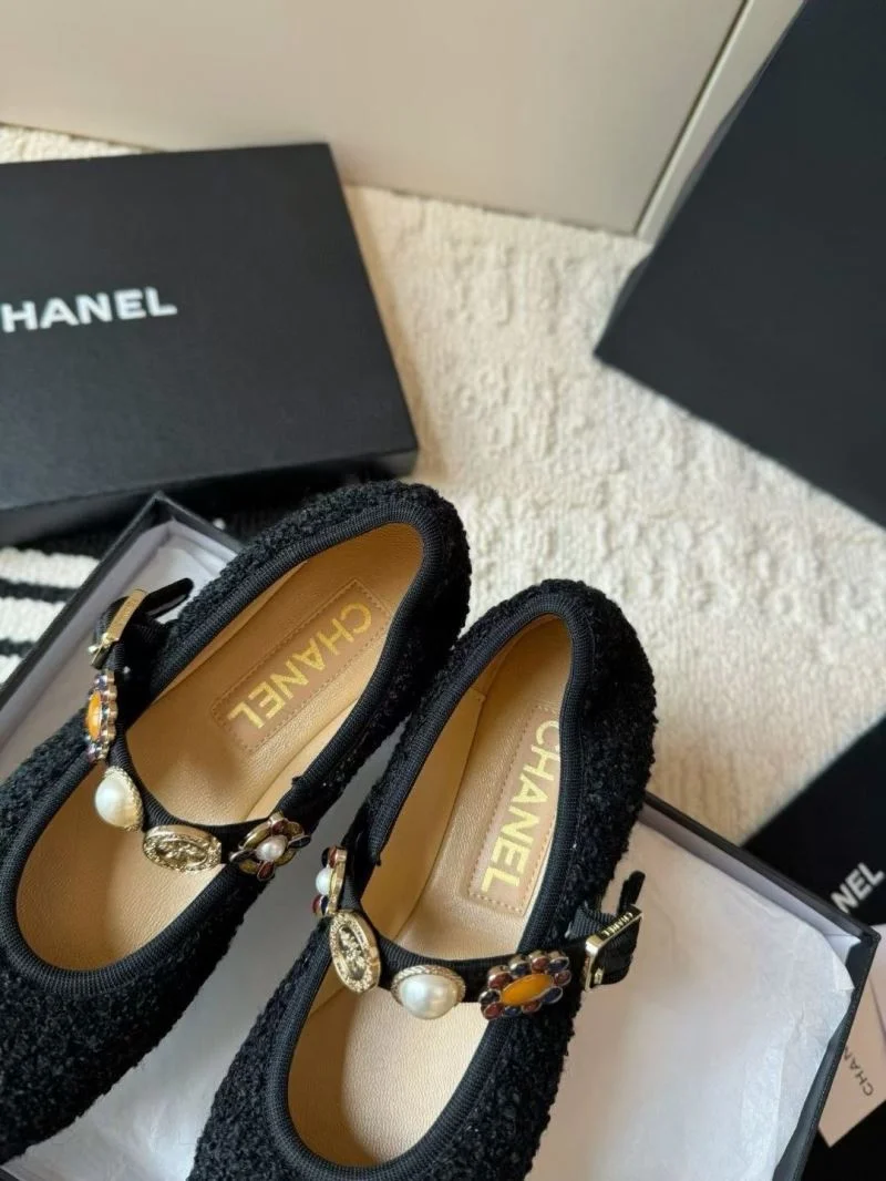 EyeCatching Chanel Low Shoes 20282