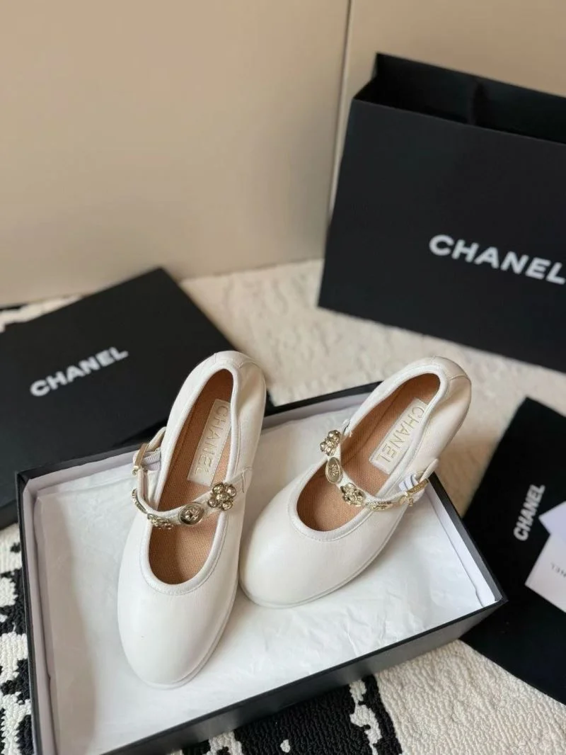 Tailored Chanel Low Shoes 20281