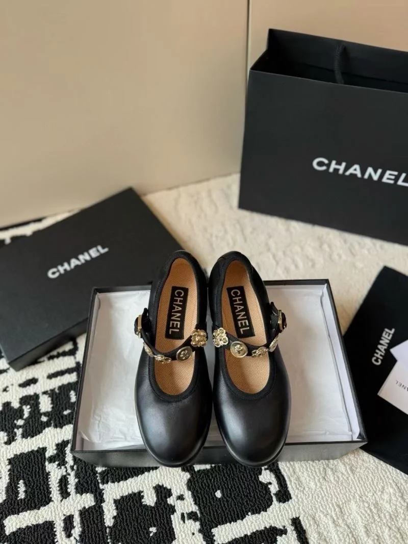 Chanel Low Shoes Youthful 20284