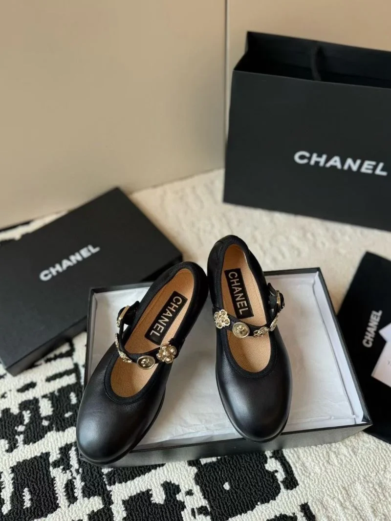 Chanel Low Shoes Youthful 20284