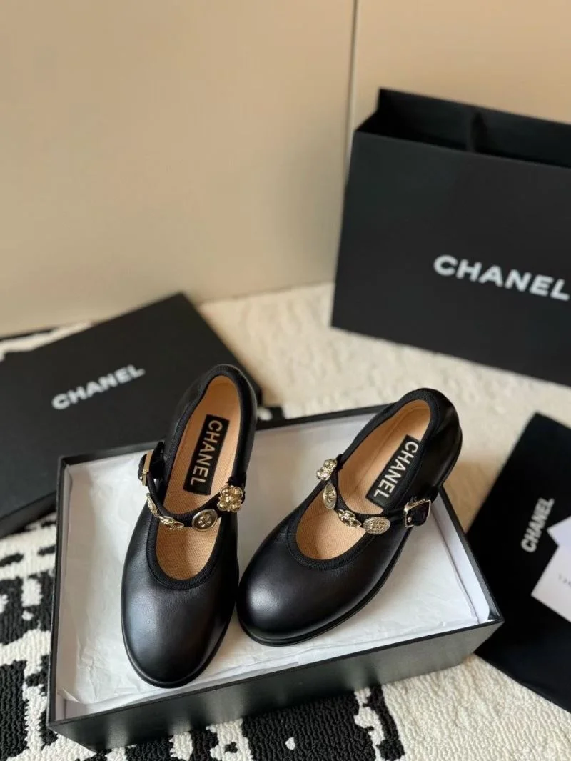 Chanel Low Shoes Youthful 20284