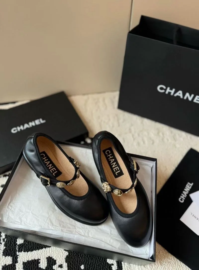 Chanel Low Shoes Youthful 20284