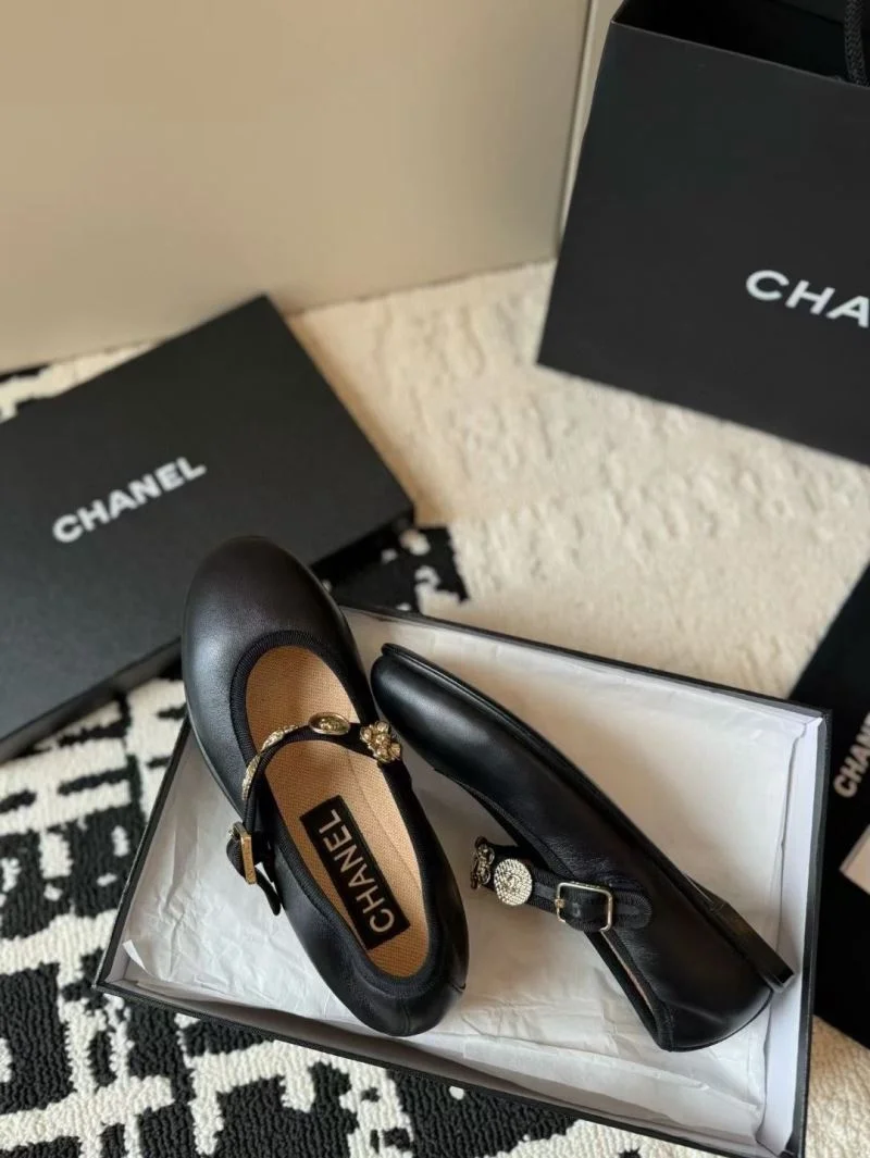 Chanel Low Shoes Youthful 20284