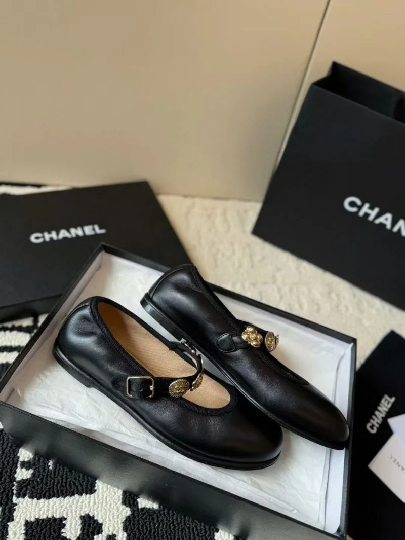 Chanel Low Shoes Youthful 20284