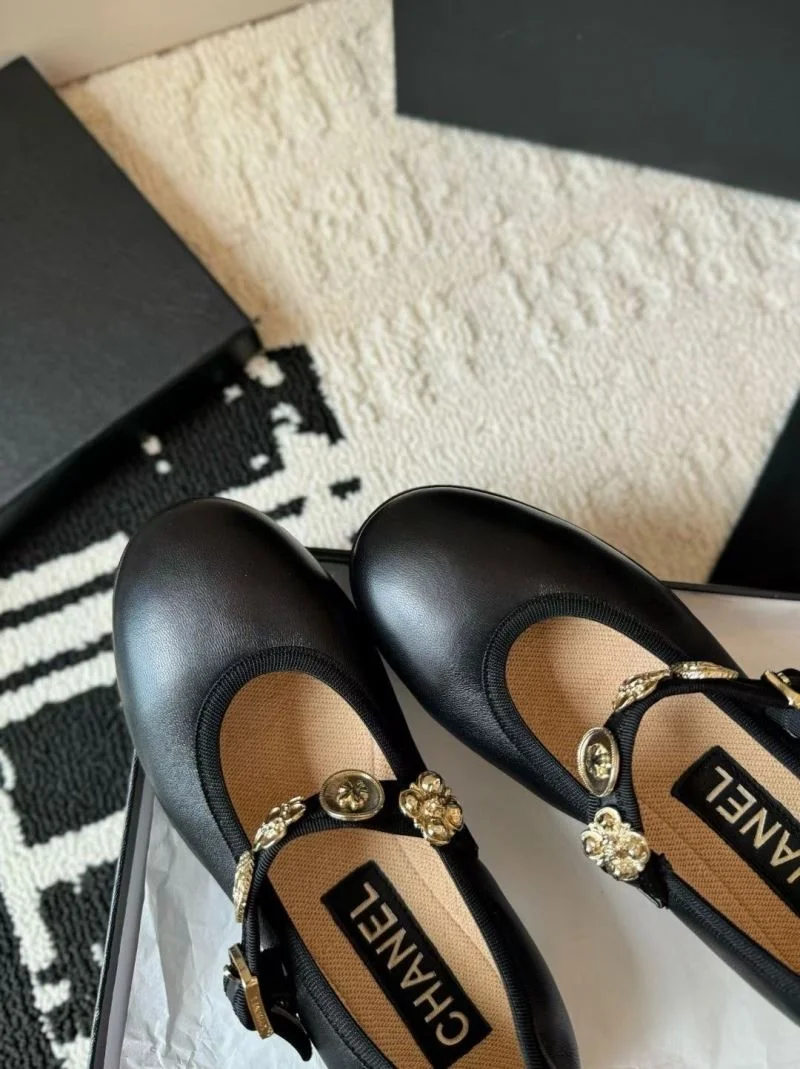 Chanel Low Shoes Youthful 20284