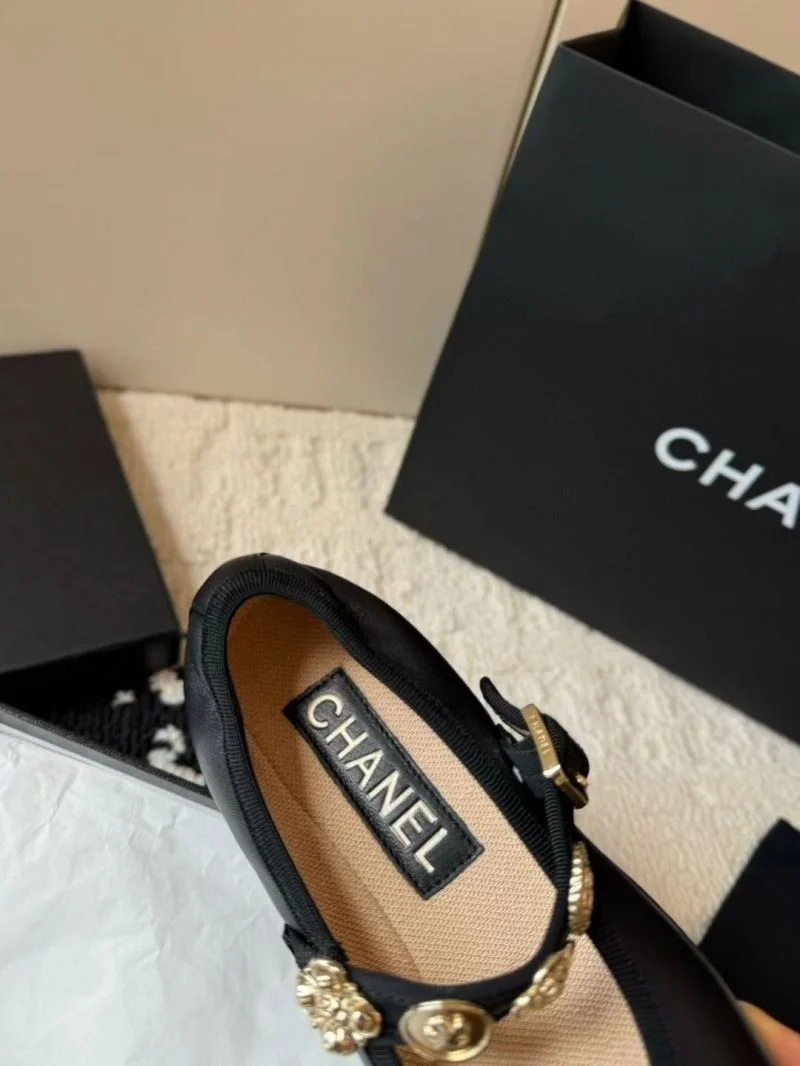 Chanel Low Shoes Youthful 20284