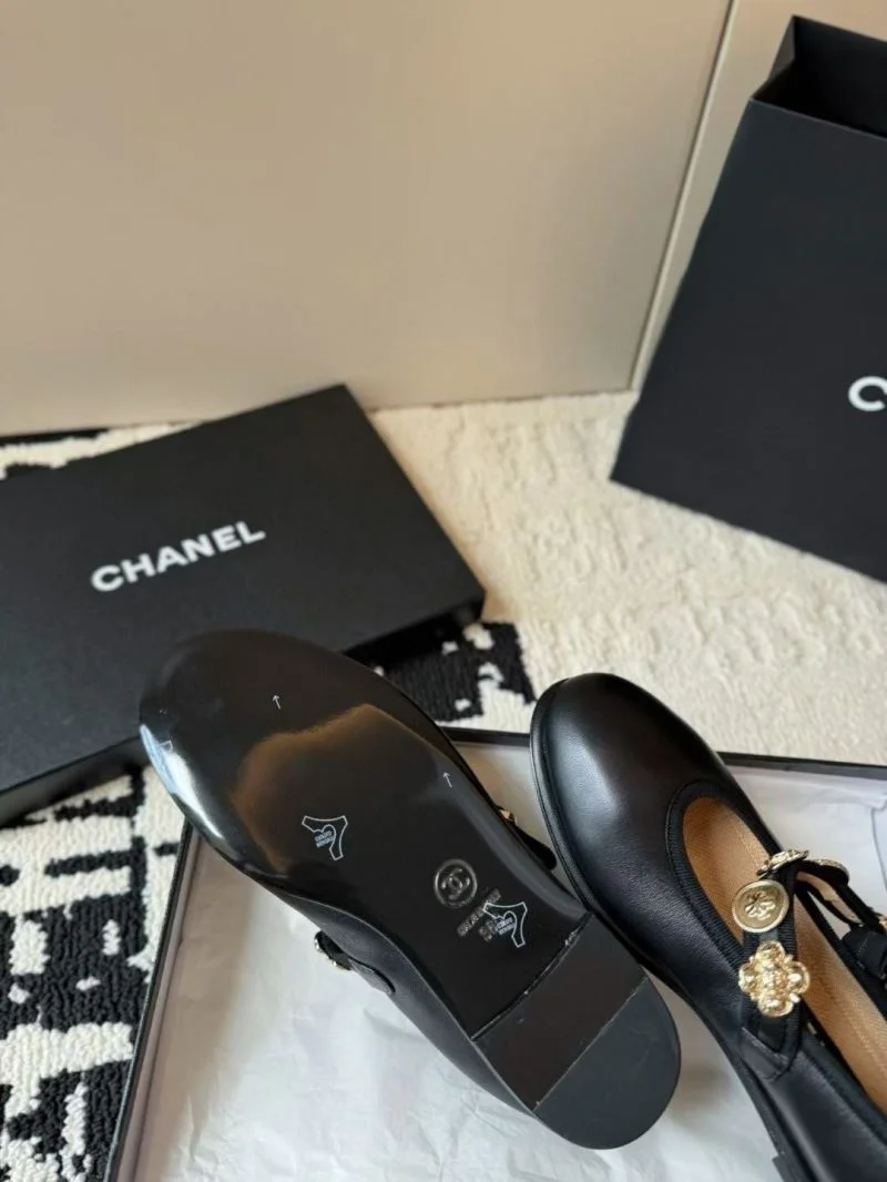 Chanel Low Shoes Youthful 20284
