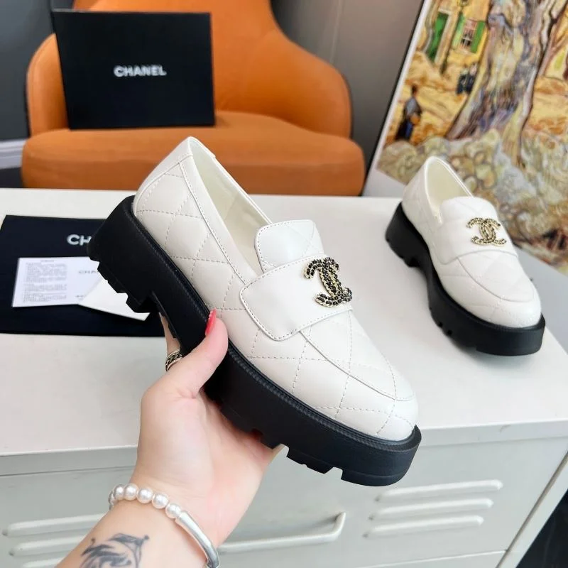 Chanel Low Shoes Refined 20347