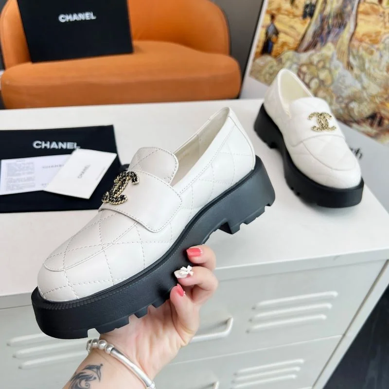 Chanel Low Shoes Refined 20347
