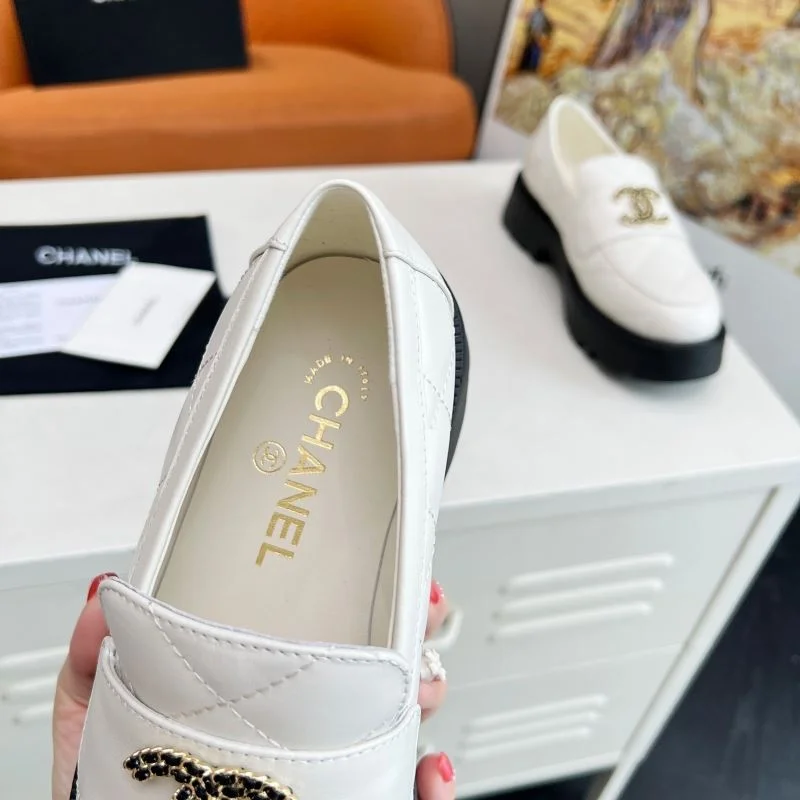 Chanel Low Shoes Refined 20347
