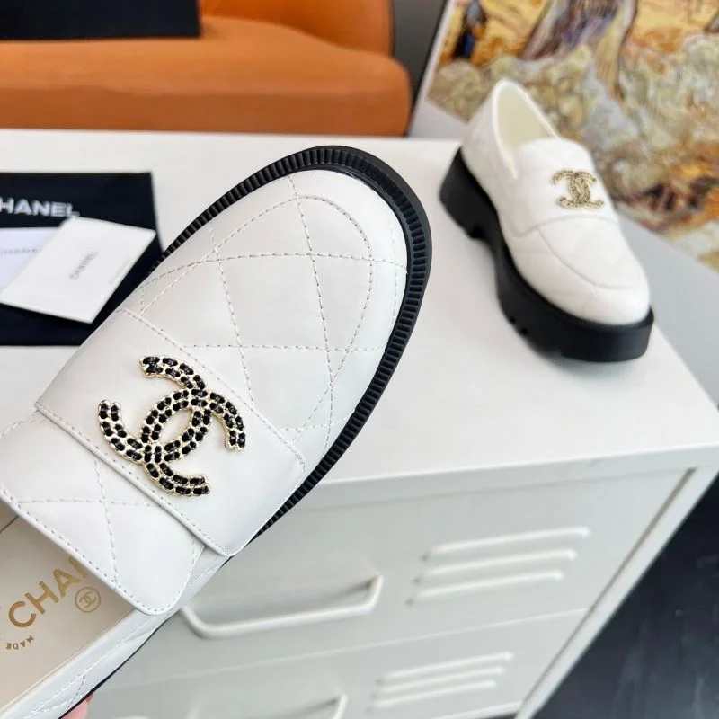 Chanel Low Shoes Refined 20347