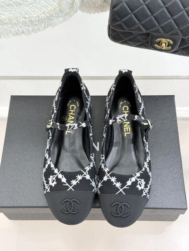 Chanel Low Shoes Comfortable 20244