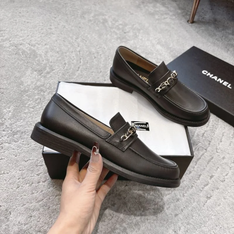 Trendsetting Chanel Low Shoes 20230