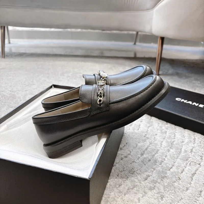 Trendsetting Chanel Low Shoes 20230