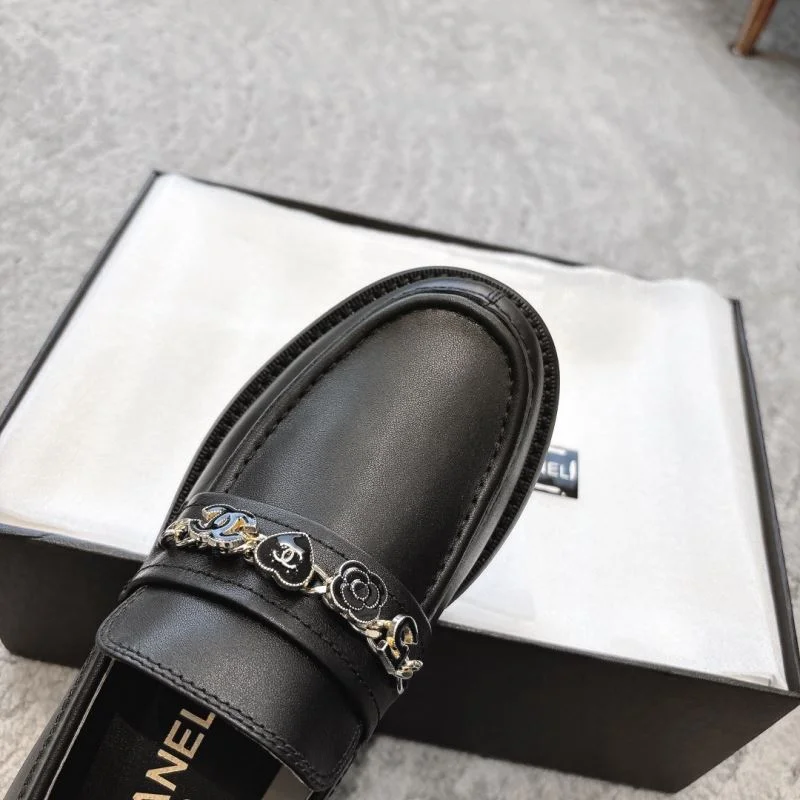 Trendsetting Chanel Low Shoes 20230