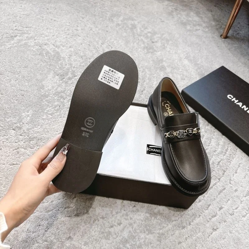 Trendsetting Chanel Low Shoes 20230