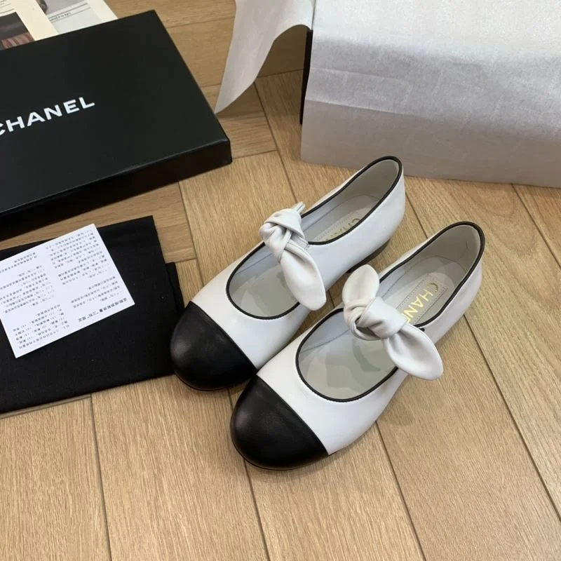 Chanel Low Shoes Elegant 19283