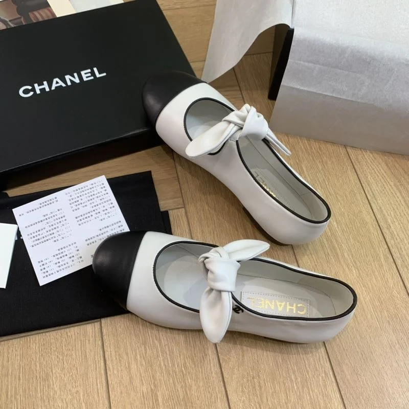 Chanel Low Shoes Elegant 19283