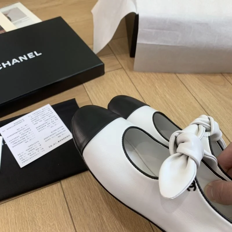 Chanel Low Shoes Elegant 19283
