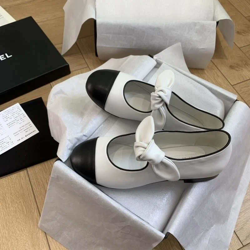 Chanel Low Shoes Elegant 19283