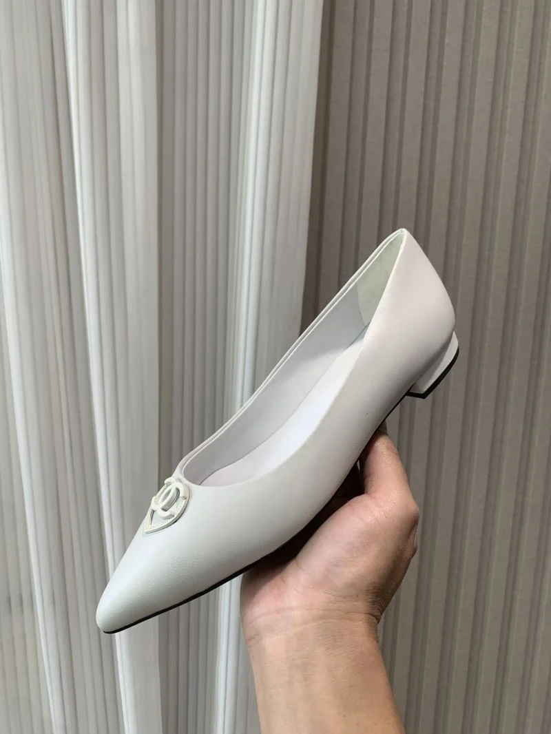 Resilient Chanel Low Shoes 19275