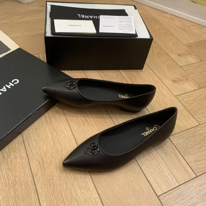 Original Chanel Low Shoes 19270