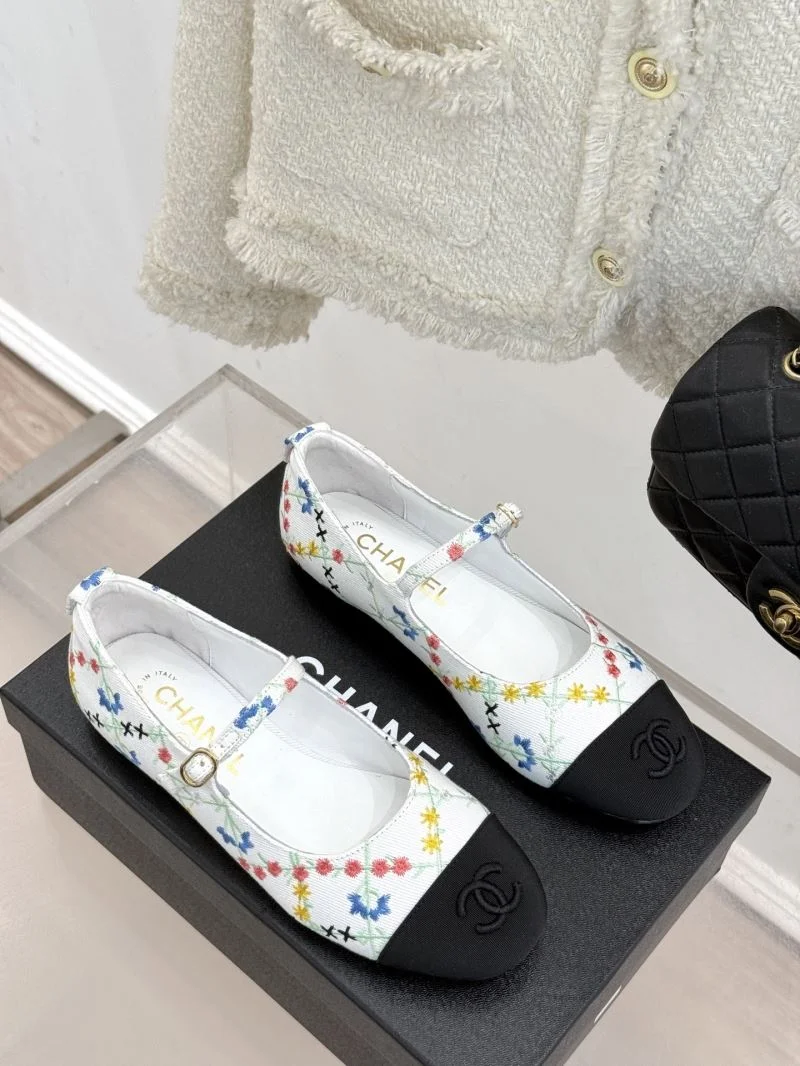 RelaxedFit Chanel Low Shoes 19268