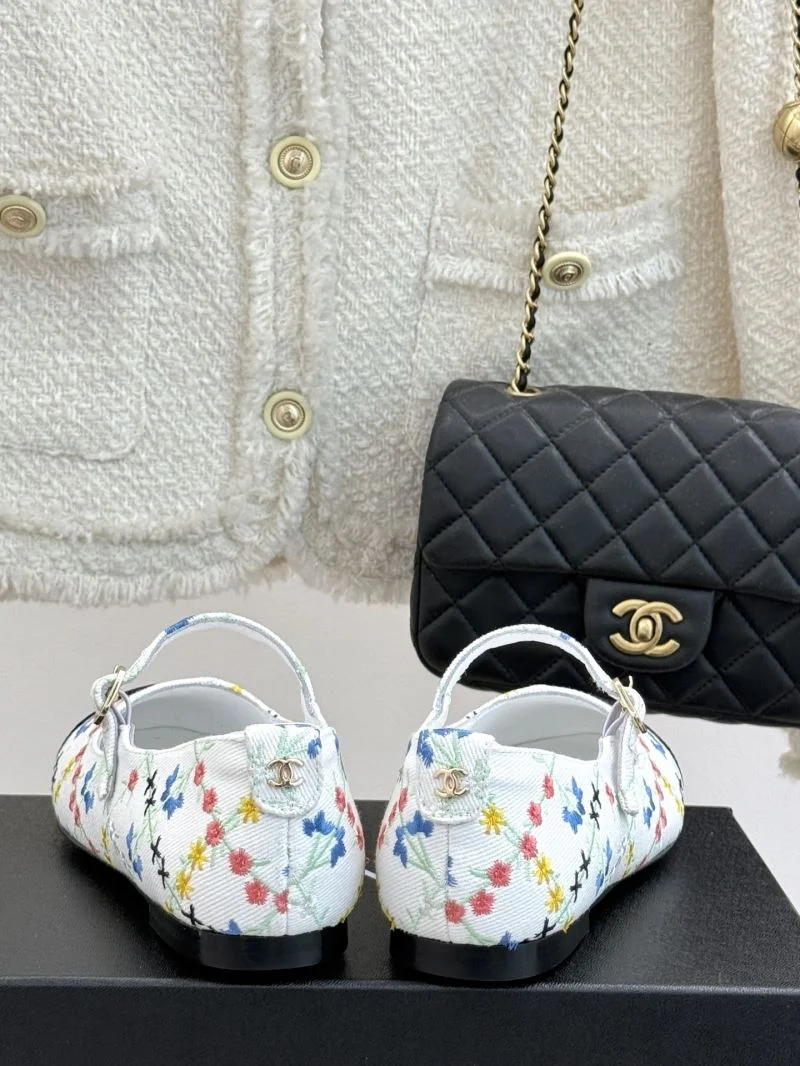 RelaxedFit Chanel Low Shoes 19268