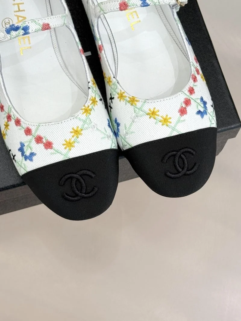 RelaxedFit Chanel Low Shoes 19268
