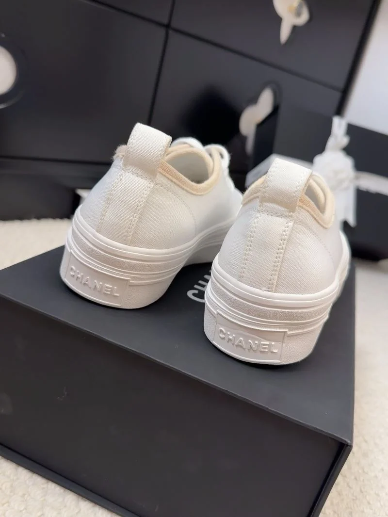 Chic Chanel Low Shoes 19273