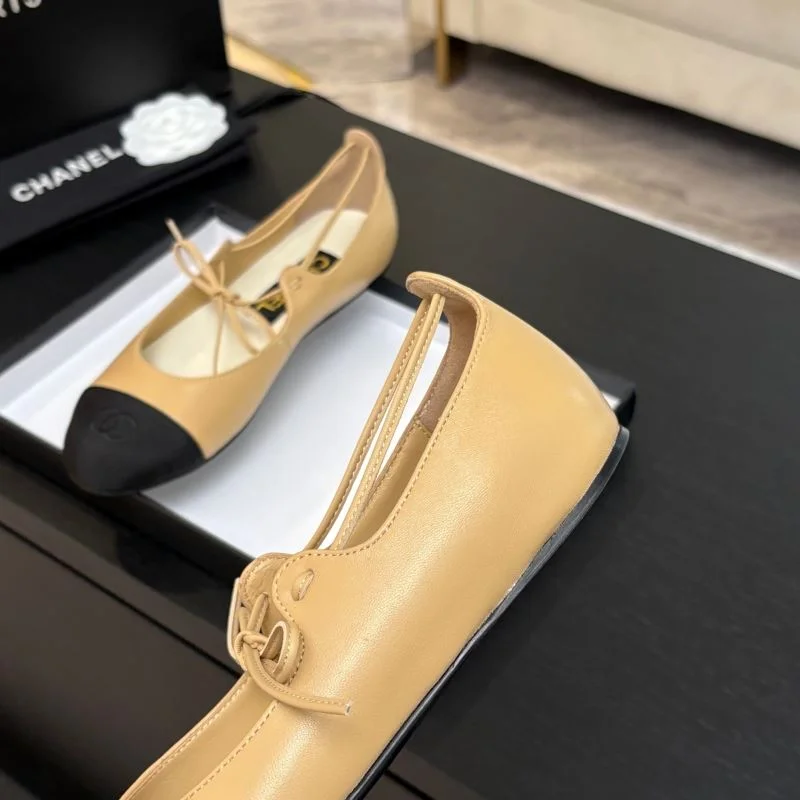 Chanel Low Shoes Lightweight 19262