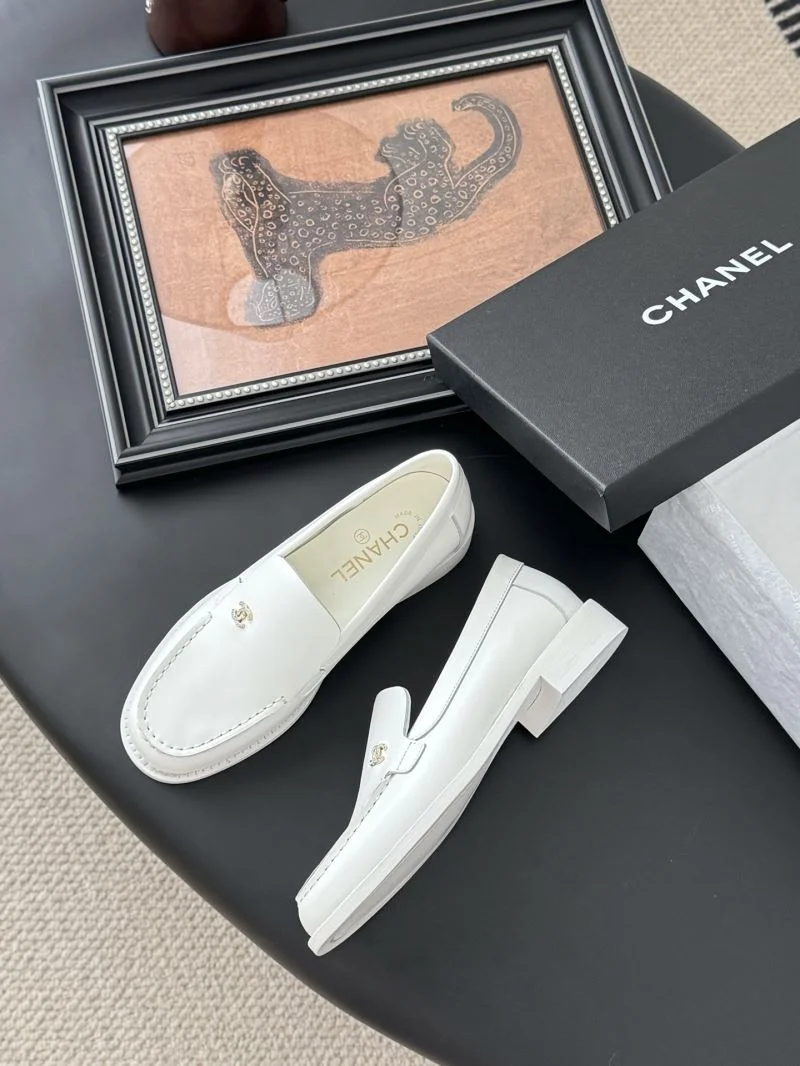 Chanel Low Shoes Sophisticated 19260