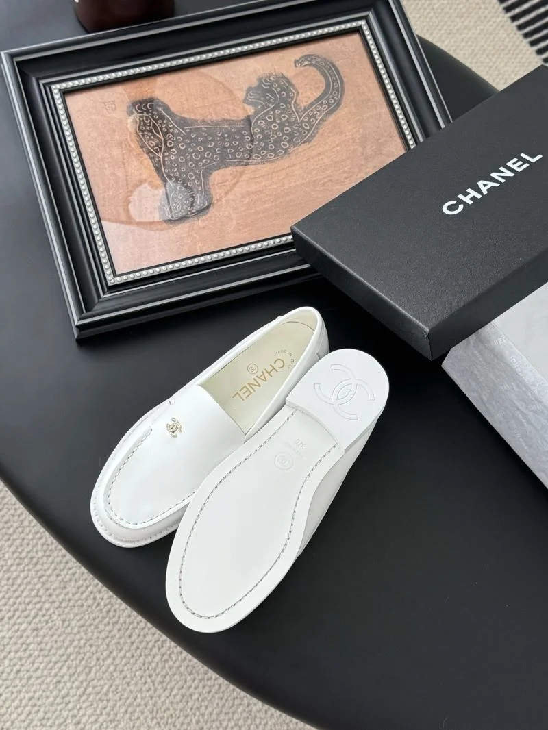 Chanel Low Shoes Sophisticated 19260