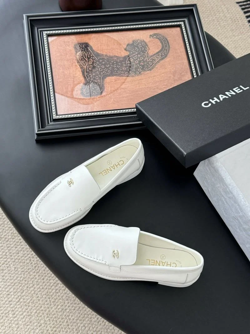 Chanel Low Shoes Sophisticated 19260