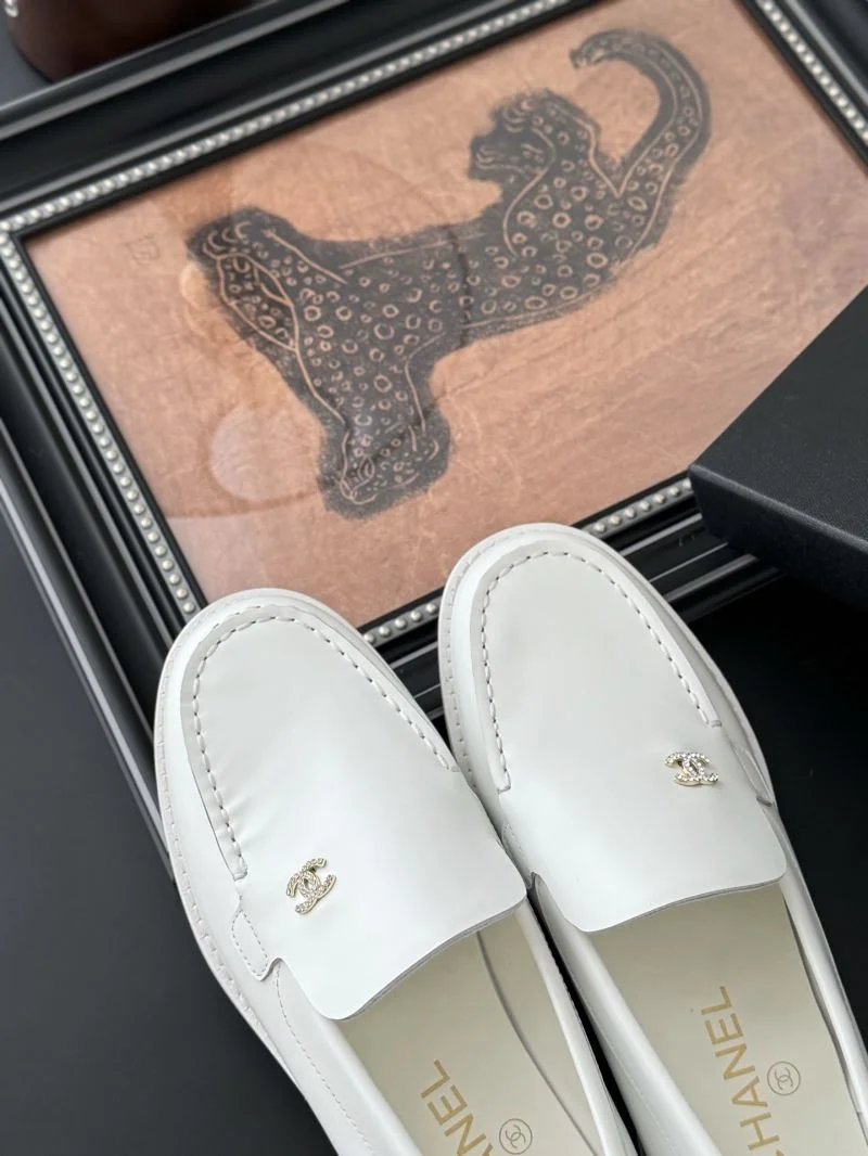 Chanel Low Shoes Sophisticated 19260