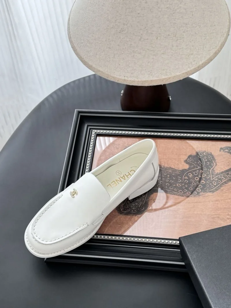 Chanel Low Shoes Sophisticated 19260